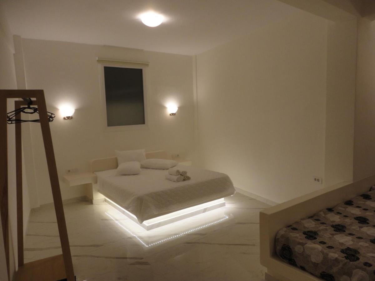 Triena Apartments Fira  Eksteriør billede