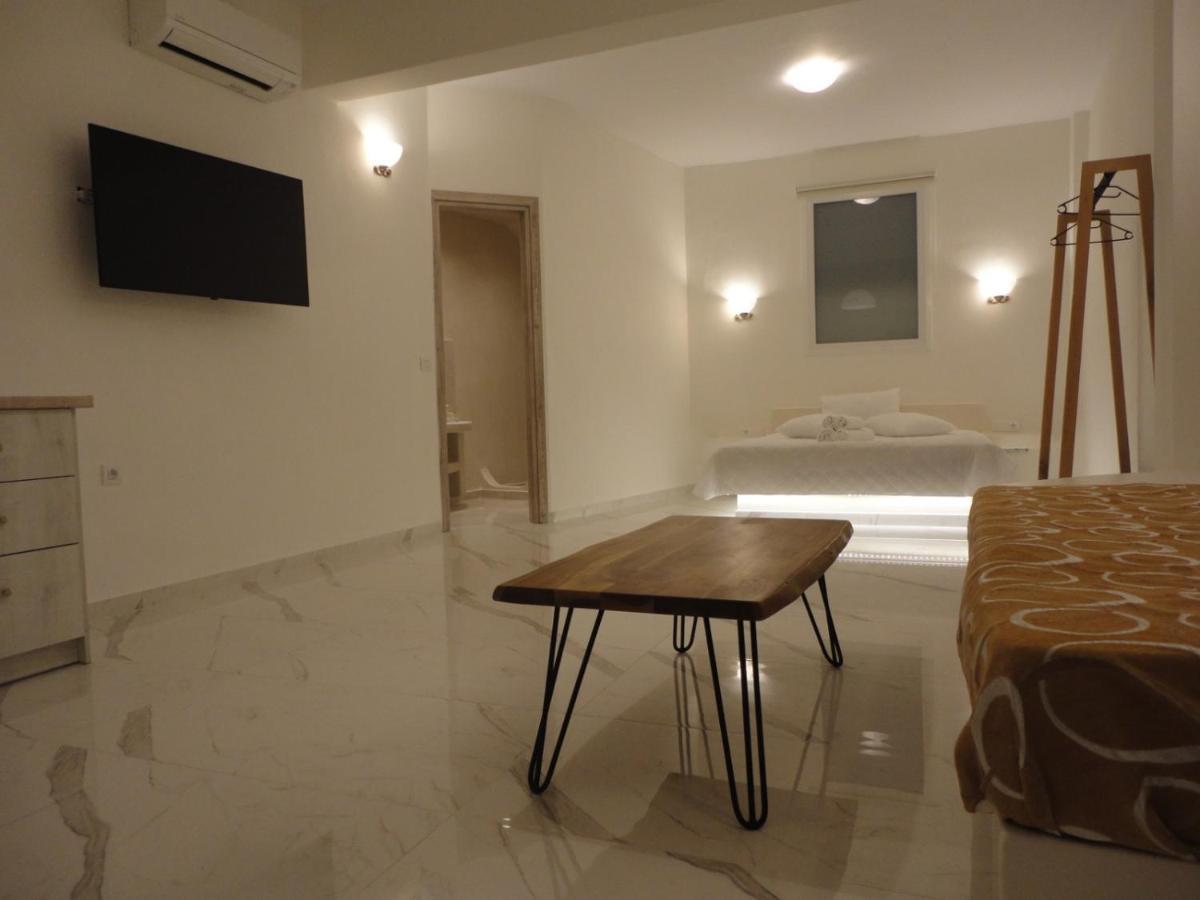 Triena Apartments Fira  Eksteriør billede