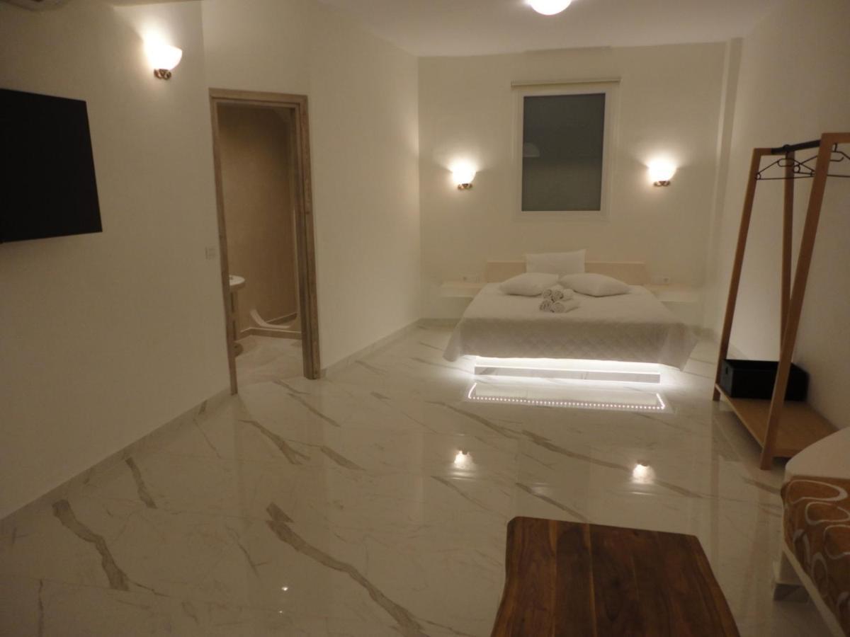 Triena Apartments Fira  Eksteriør billede