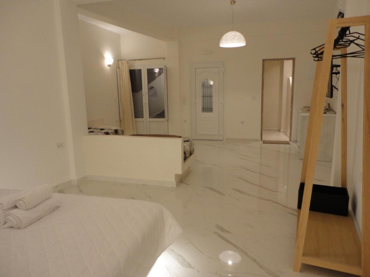 Triena Apartments Fira  Eksteriør billede